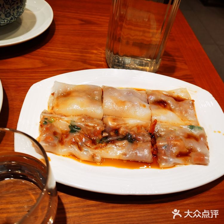 酒家还是很广式的，粥和干炒牛河都很正点