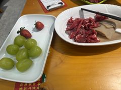 手工现切鲜牛肉-养牛邓·潮汕牛肉海鲜自助火锅(广州店)