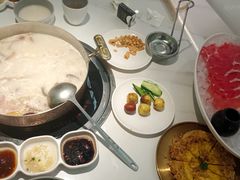 -洪氏嗨捞·广东猪肚鸡·椰子鸡火锅(西咸万象城店)