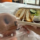 打卡五号面包店[调皮]