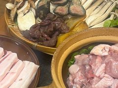 云南野生菌拼盘-阿山卓·野生菌火锅·纳西火塘烤肉