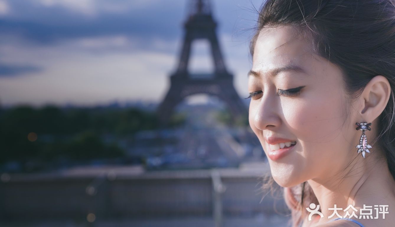 第一次有去巴黎的念想是看了一本很多插画的巴黎随笔