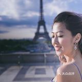 第一次有去巴黎的念想是看了一本很多插画的巴黎随笔