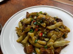 五花肉压黄金钩-老六杀猪菜(进乡街店)
