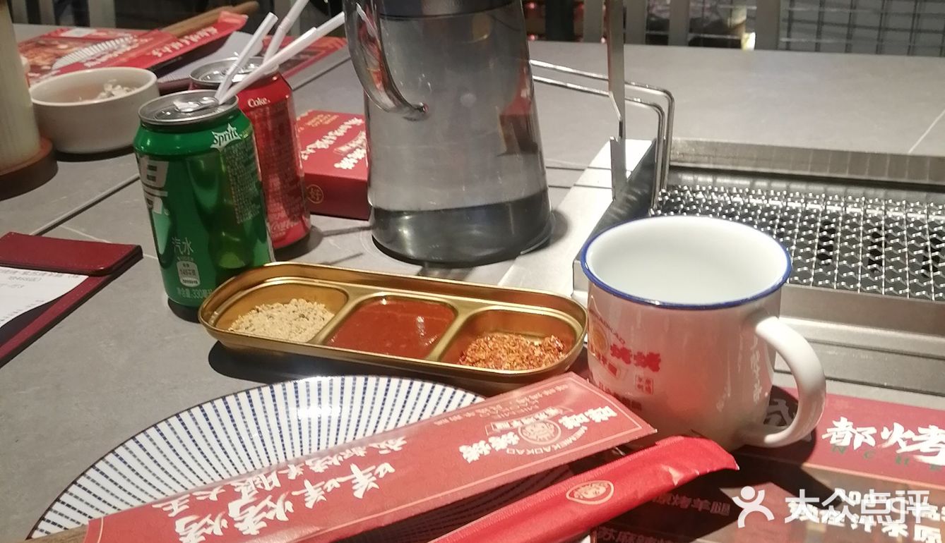 烤羊腿 这家店非常的好找,远远就能看见他家的招牌