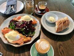 -ROAST coffee & eatery