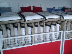 床上用品品牌特卖&nbsp;展厅批发保健枕-九亭分店
