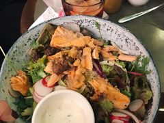 煎三文鱼色拉配牛油果-Wagas沃歌斯(富力广场店)