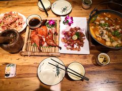 -老滇山寨•云南特色菜•地方菜•民族风情歌舞表演(金碧店)