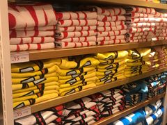 -名创优品(北京新中关购物中心地铁层店)