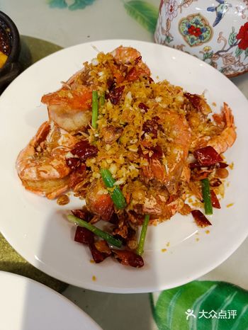 大宝二宝边吃边赞，辣子鸡更绝，看似满满的辣