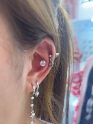 -AI艾耳·专业手工耳洞·穿孔美学馆