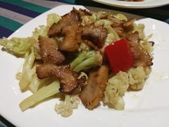 猪颈肉炒菜花-兰桂坊粤泰美食(较场西店)