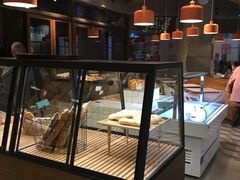 面包甜点陈列柜-Dough&Joe团憩(瑞虹天地月亮湾店)