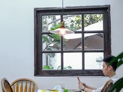 靠窗位-素咫咖啡CLIFEROSE