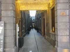 -南京西路(地铁站)