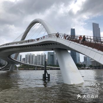 新建成开通的珠江人行天桥：海心桥，造型美观时尚独特