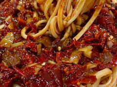 -歹歹的加个面过油肉拌面