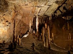 -波斯托伊纳溶洞