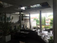 -ROAST coffee & eatery