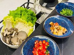 -红鼎豆捞·非遗鲍皇汤火锅(宝丰路店)