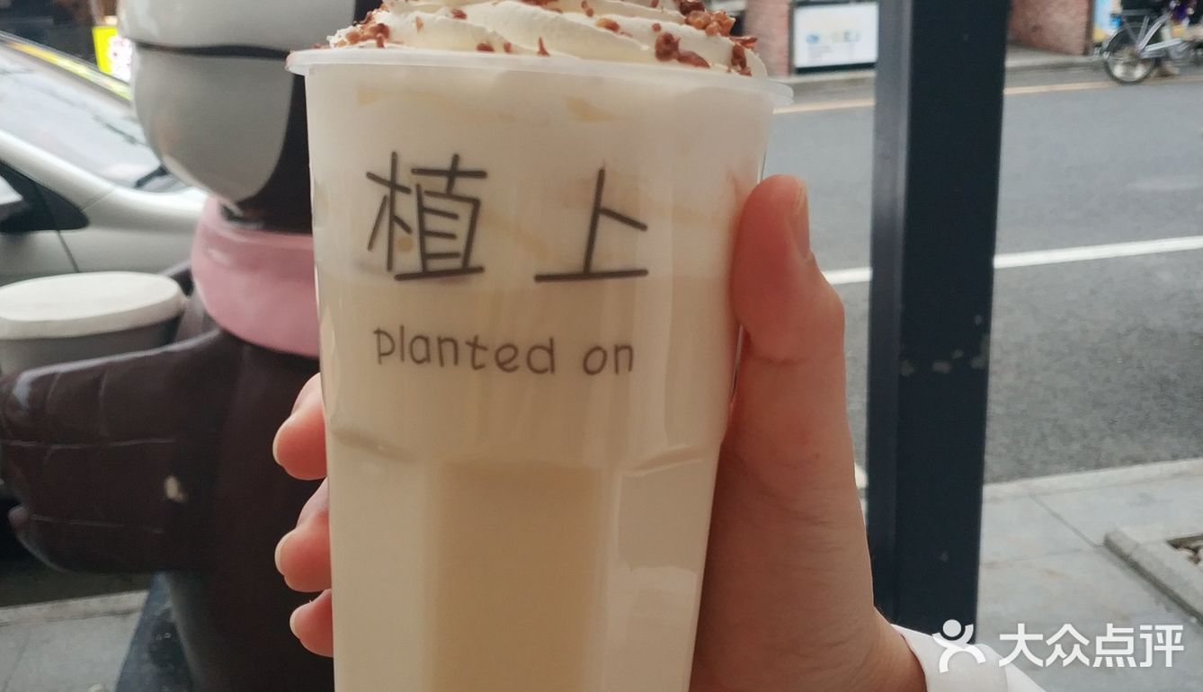 应该是4寸，酸奶草莓味的，才20块钱