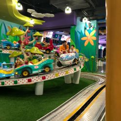 -维佳童话镇演出现场(徐东店)