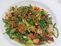 香菜摔打鲜牛肉-桂满陇·手作小笼包&江南叫花鸡(中山公园店)