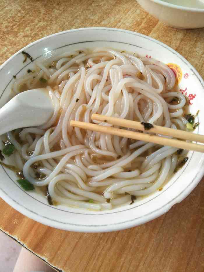 「扁食」「酸菜粉」「拌面」「蒸饺」喜欢沙县的辣椒酱,朝天椒磨成成