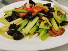 香芹炒吕田腊味-品泉餐厅·大盆鱼·走地鸡