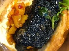 臭豆腐夹馍-自黑豆夫·臭豆腐夹馍(四海唐人街店)