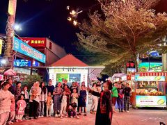 -三亚火车头万人海鲜广场