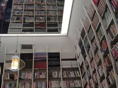 -钟书阁(松江泰晤士小镇店)