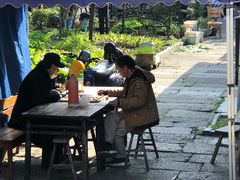 露天位-小河无名面馆