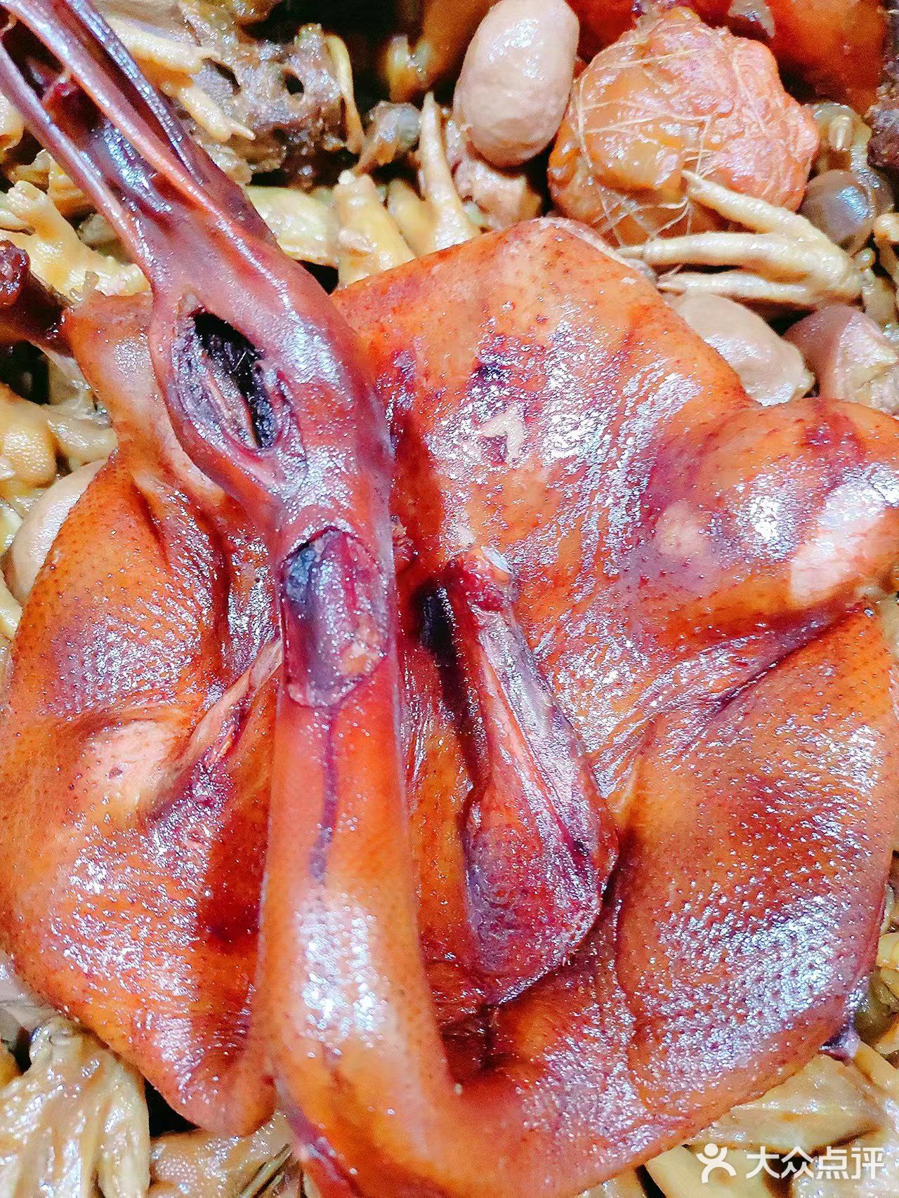 正宗牛肉98/斤，五香板鸭30/斤，猪头肉42/斤