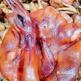 正宗牛肉98/斤，五香板鸭30/斤，猪头肉42/斤