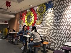 等位区-麦当劳(武昌火车站店)