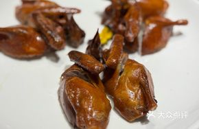 Five-fingered Mulberry Crispy Pigeon