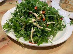芹菜苗拌千叶豆腐-小船渔村•大连菜•大连焖鱼(明泽街店)