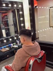 -东方先生国潮男士理发馆