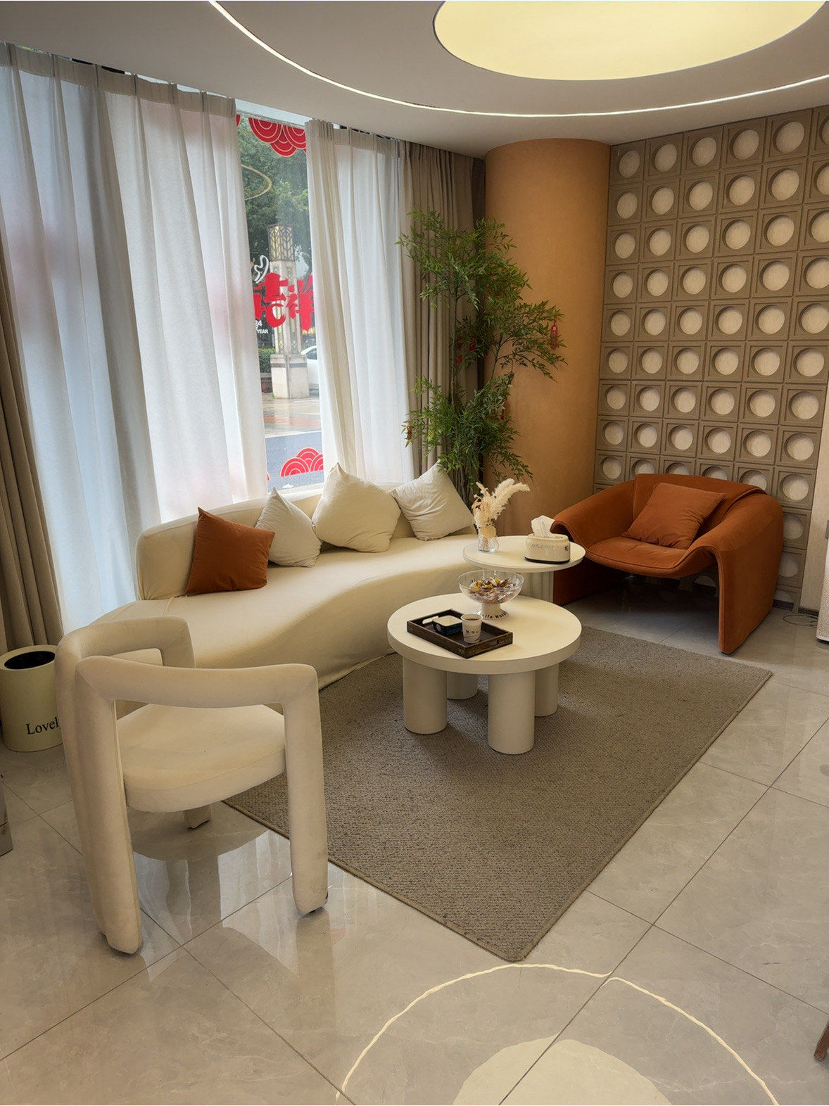 在青山区开元公馆正门口遇见美丽新境界