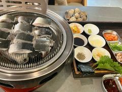 -围炉肉舍•炭烤活鳗•丹东海鲜烤肉(步行街店)