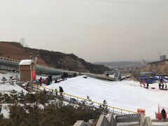 -采薇庄园四季滑雪场