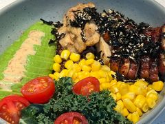 鳗鱼拼鸡腿肉牛油果能量碗-乐凯撒披萨(正佳广场店)