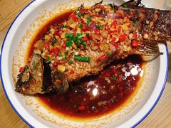 香煎鲫鱼-费大厨辣椒炒肉(万家丽一店)