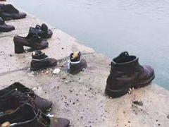 -多瑙河畔鞋履雕塑