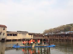 -东湖小天池真人CS彩弹野战基地