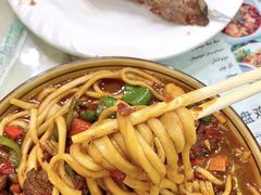 -吐尔逊拌面美食