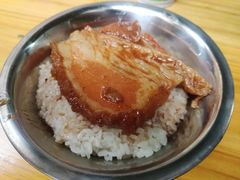 -梁阿婆廿年老牌扣肉糯米饭