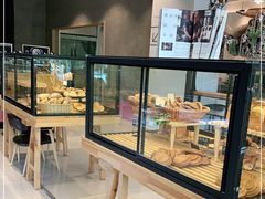 面包甜点陈列柜-熊叔熊婶面包房(团结湖店)